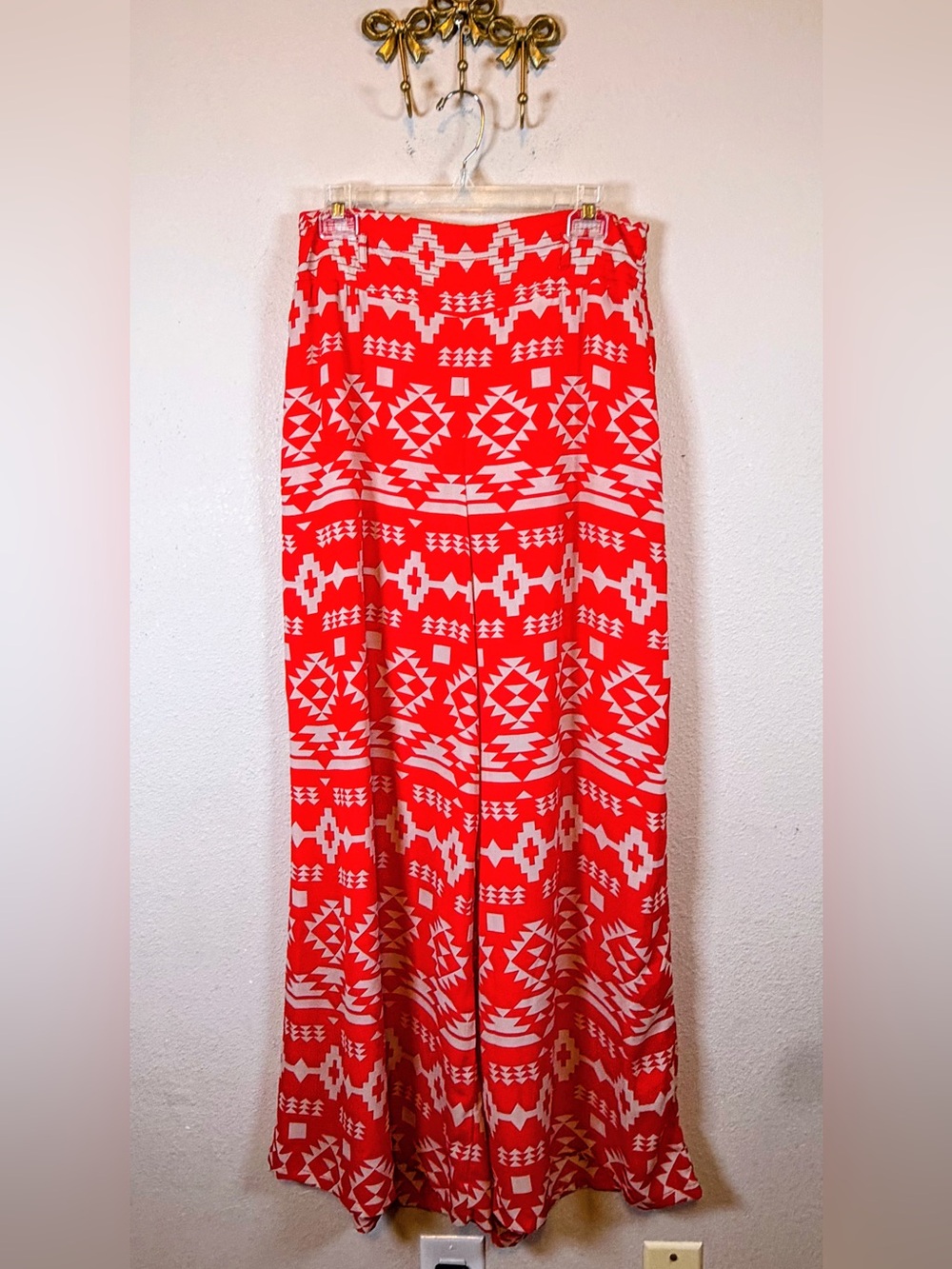 Takara Red/Orange and Taupe Wide Leg  Aztec Print Pants. Liner Shorts.  Size L